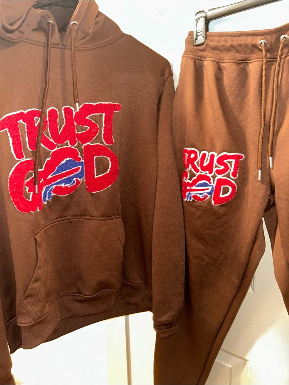 Men's Brown 'Trust God' Graphic Crewneck Pullover